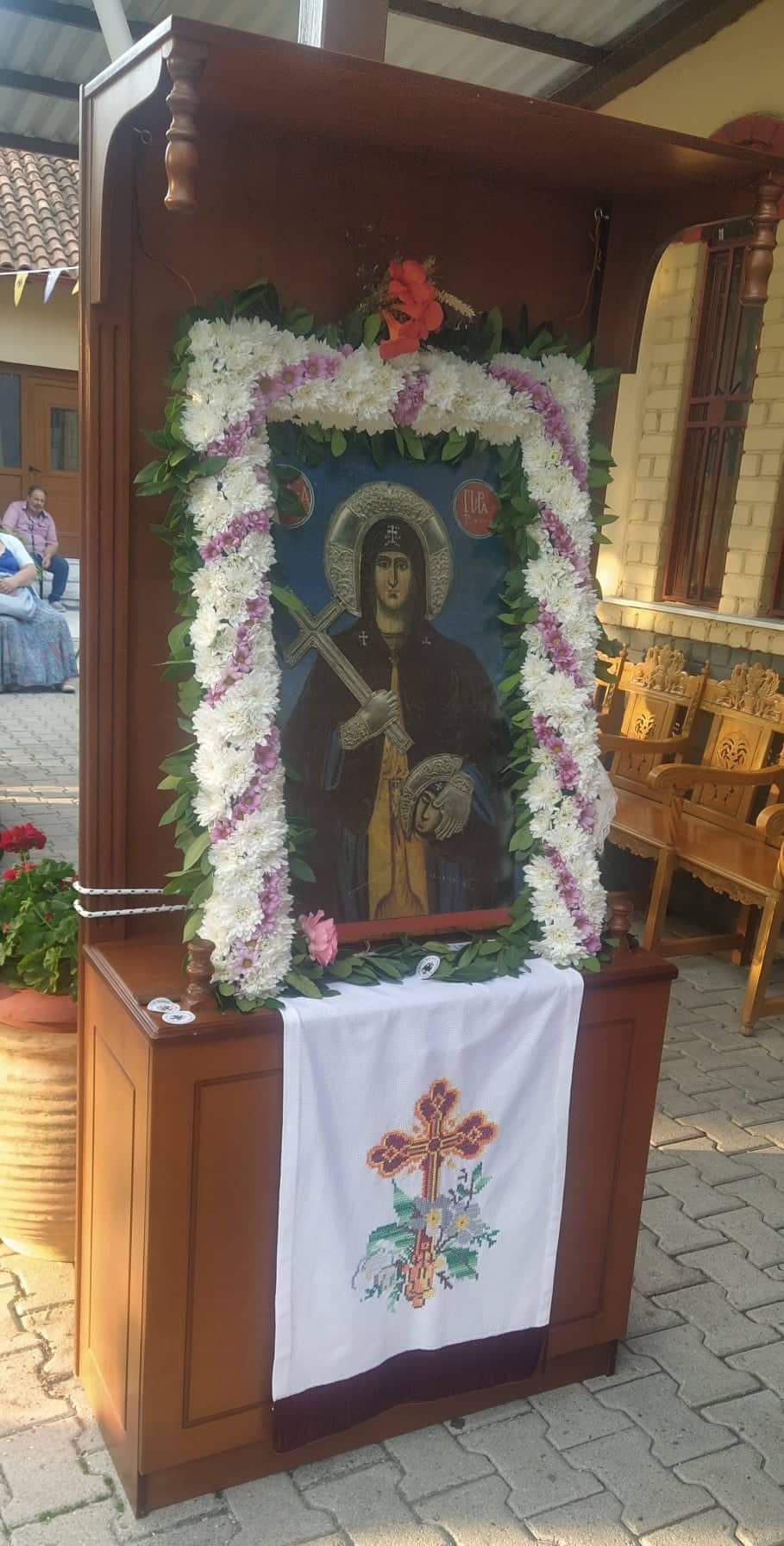 Κοσμοσυρροή πιστών για να προσκυνήσουν την Αγία Παρασκευή στην Κοζάνη