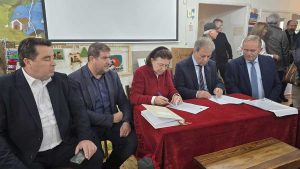 Υπογραφή Προγραμματικών Συμβάσεων για τον Άγιο Νικόλαο Κοζάνης και το Γεφύρι του Πασά στα Γρεβενά mendonh-