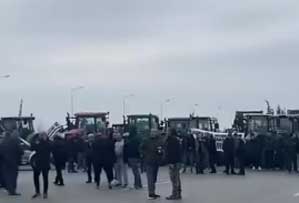 Ο Σύλλογος Ανέργων και Ανάπτυξης Αγίου Δημητρίου – Ρυακίου, χαιρετίζει τον Αγώνα των Αγροτών και καλεί όλους τους πολίτες να εκφράσουν την αλληλεγγύη και τη στήριξή τους agrotew-mploka-trakter-kinh